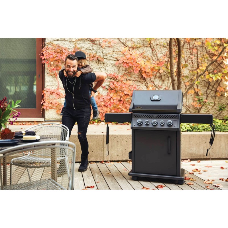 Barbecue Napoleon Phantom Rogue SE 425 RSIB all'aperto famiglia